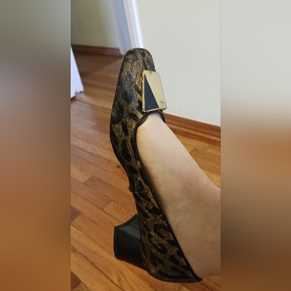 Isaac Misrahi leopard pump 9 - Picture 2 of 12